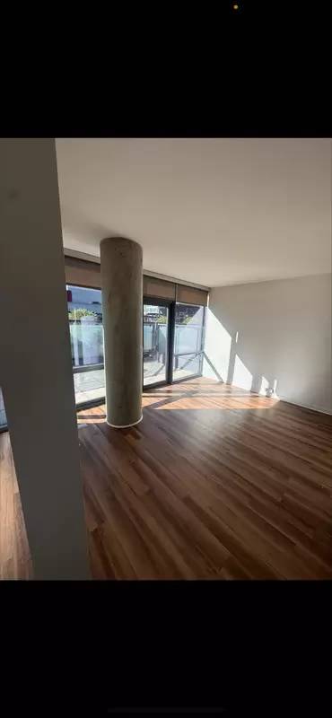 Main picture of 923 W Weed St