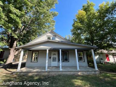 Main picture of 902 W 11th St