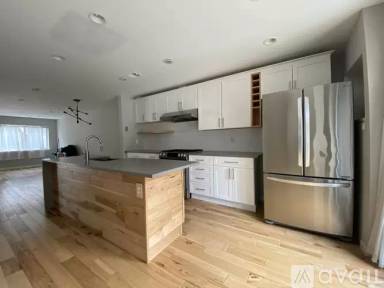 Main picture of 100 N 22nd St