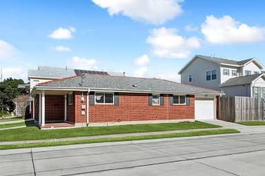 Main picture of 6601 Center St
