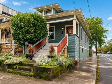 Main picture of 3338 SE 16th Ave