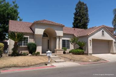 Main picture of 1044 E Manhattan Ave
