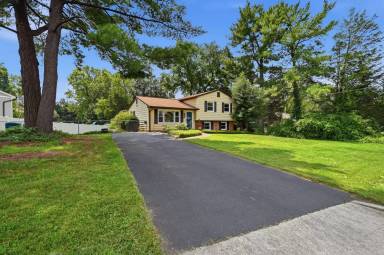Main picture of 6426 Carriage Dr