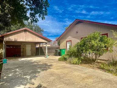 Main picture of 213 Crest Circle Dr