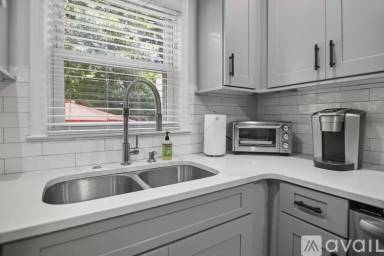 Main picture of 929 Cottingham Dr