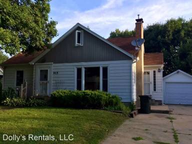Main picture of 915 W 9th St