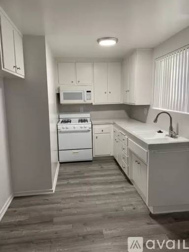 Main picture of 2816 W 182nd St