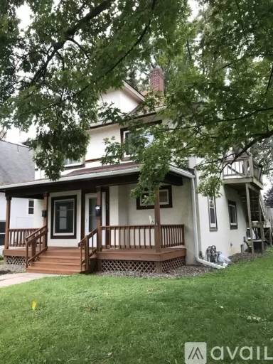 Main picture of 2742 Johnson St NE