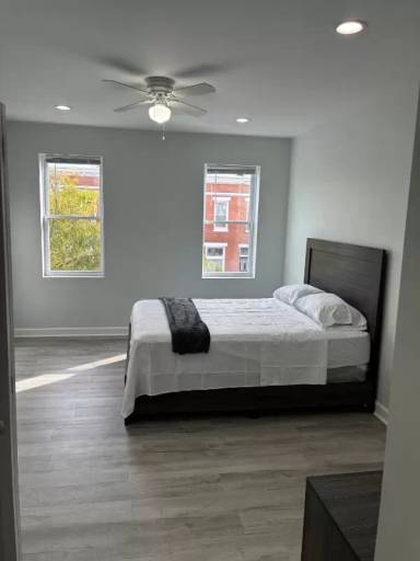 Main picture of 820 N Lakewood Ave