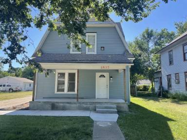 Main picture of 1537 S Water St