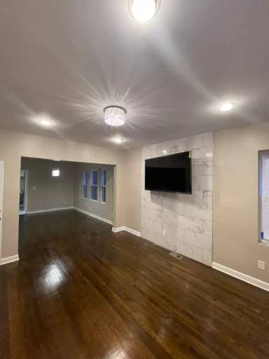 Main picture of 1507 E 74th Pl