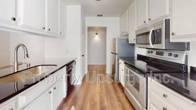 Main picture of 855 Lakeside Dr