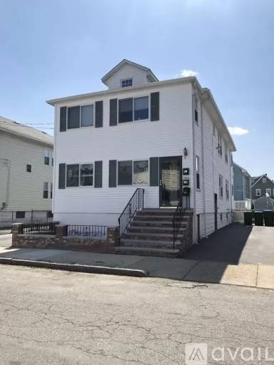 Main picture of 92 1st St