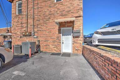 Main picture of 2617 1/2 E Center St