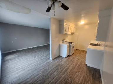 Main picture of 14140 Delano St