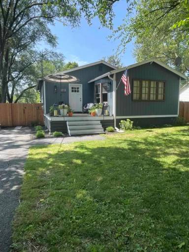 Main picture of 121 Bennett Ave