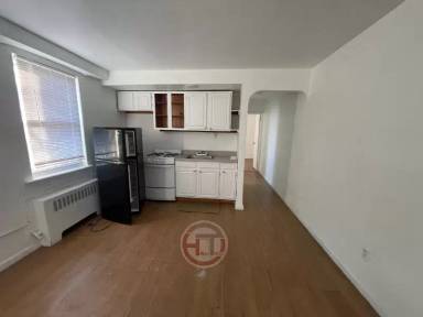 Main picture of 2105 Paulding Ave