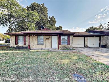 Main picture of 222 E 4th St