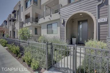 Main picture of 13143 Victory Blvd