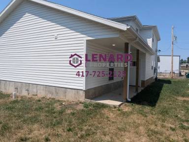Main picture of 2702 W Water St