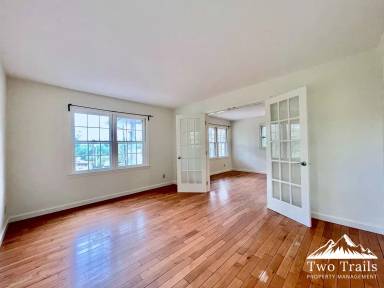 Main picture of 1044 Shipp St