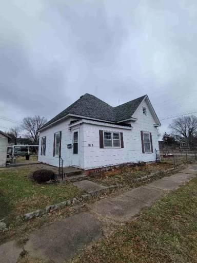 Main picture of 815 W 5th St