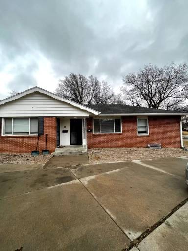 Main picture of 800 S 38th Street Ct