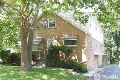 Main picture of 7804 Banks St