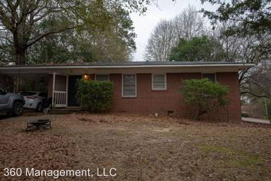 Main picture of 300 Village Dr