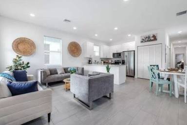 Main picture of 2615 Hiawatha Ave