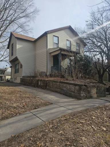 Main picture of 929 Bridge Ave