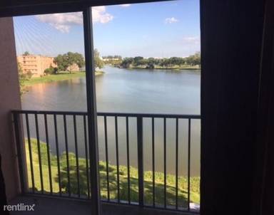 Main picture of Lakeshore At University Park