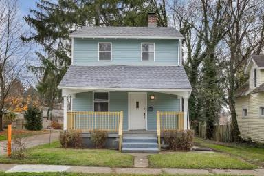 Main picture of 2218 Maple Ave NE