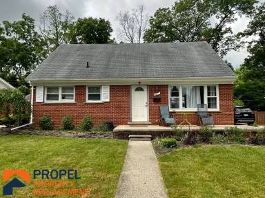 Main picture of 681 Center Dr