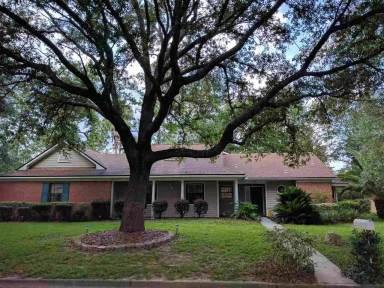 Main picture of 3711 Longchamp Cir