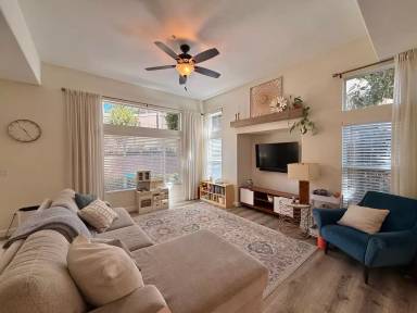 Main picture of 1827 Morning View Dr