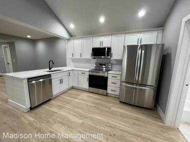 Main picture of 423 Railroad St