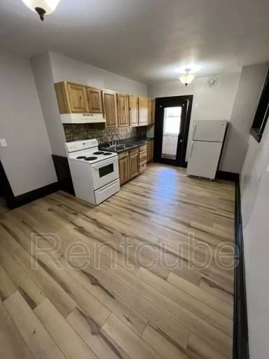 Main picture of 247 W 11th St