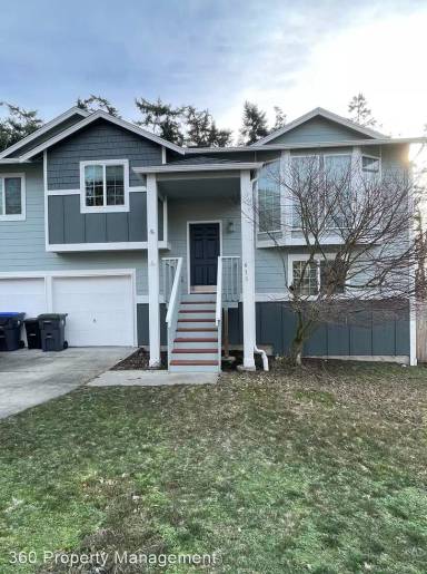 Main picture of 615 NE Lauren St