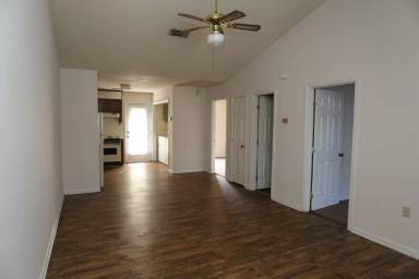 Main picture of 140 Lanier Dr