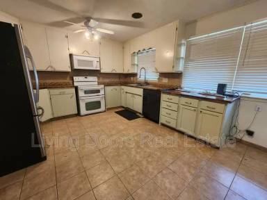 Main picture of 3870 Steele Ave