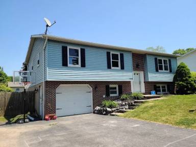 Main picture of 1436 Houserville Rd