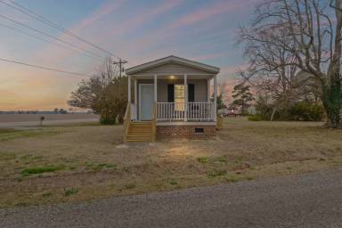 Main picture of 2446 Peartree Rd