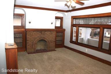 Main picture of 3264 W 130th St