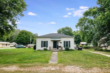 Main picture of 701 S Embarras Ave