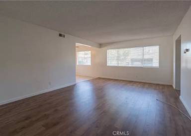 Main picture of 10625 Olive St