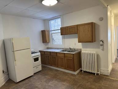 Main picture of 115 E 3rd St