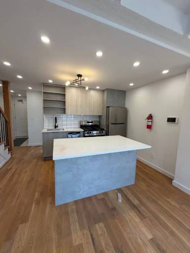 Main picture of 100 Chestnut St