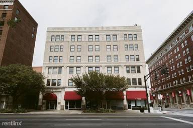 Main picture of 305 W Broadway