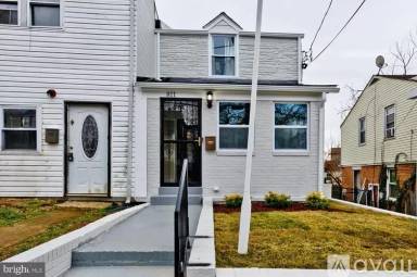 Main picture of 857 52nd St NE